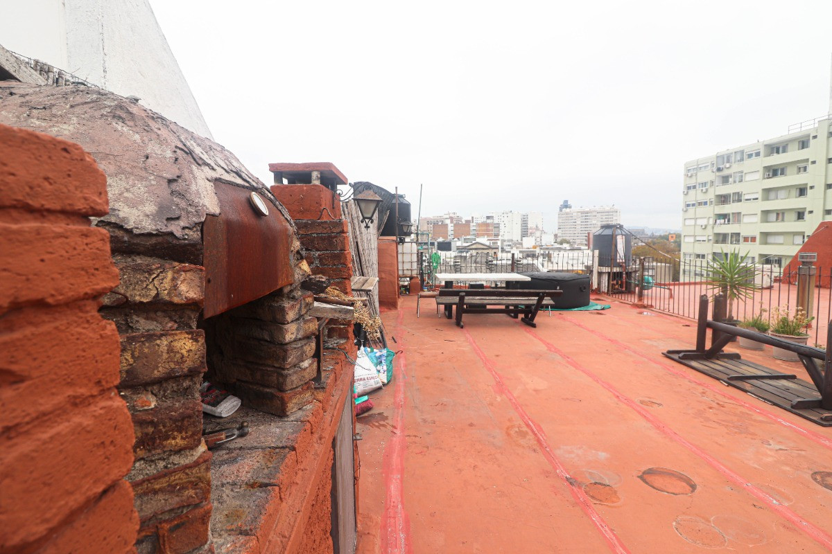 Apartamento ID.7235 - Se Vende Apartamento Tipo Casa Totalmente Independiente Y Sin Gastos Comunes Balcón Estufa A Leña, Azotea Exclusiva Con Parillero Y Lavader