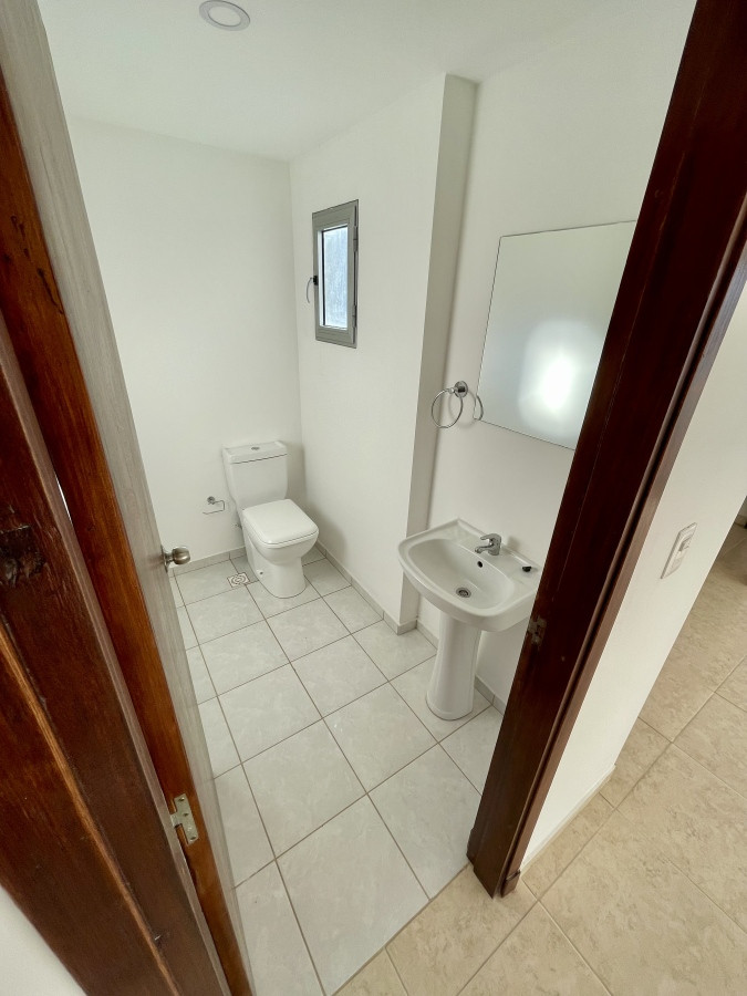 Apartamento ID.5564 - Alquiler Duplex 2 Dorm Balcón Patio Cochera Malvin Norte