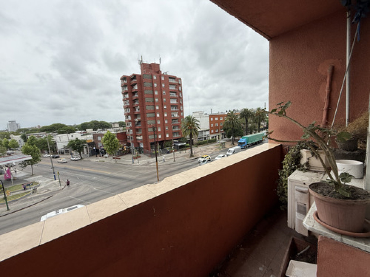 Apartamento ID.11511 - Alquiler Hermoso Apartamento 2 Dormitorios y Servicio 2 Baños, En Reducto