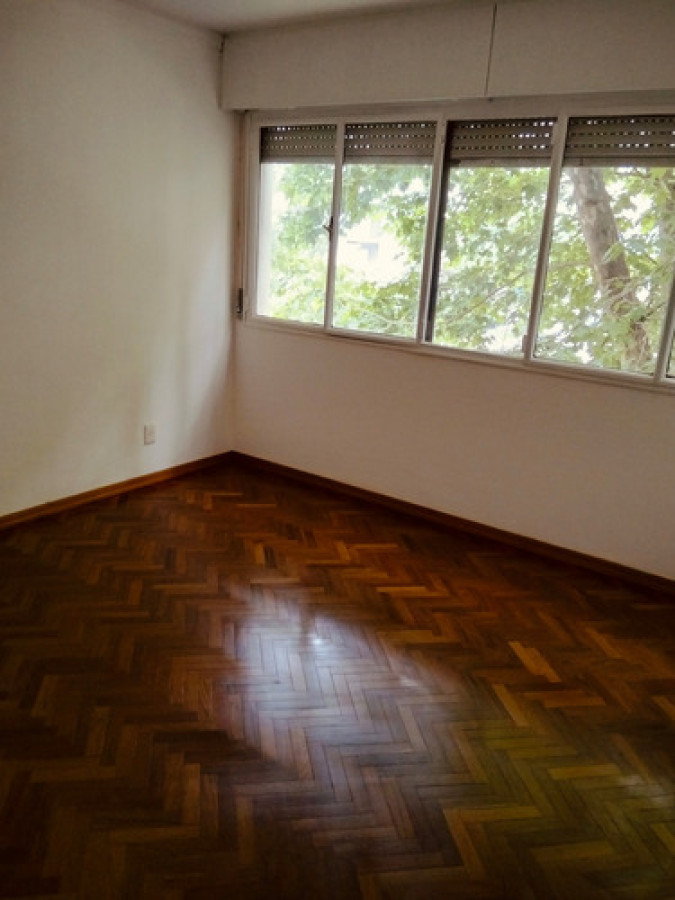 Apartamento ID.11428 - Dueño Venta O Alquiler. 3 Dormitorios Y Servicio. Garage Cómodo. Todo Al Frente. 50 Metros Rambla