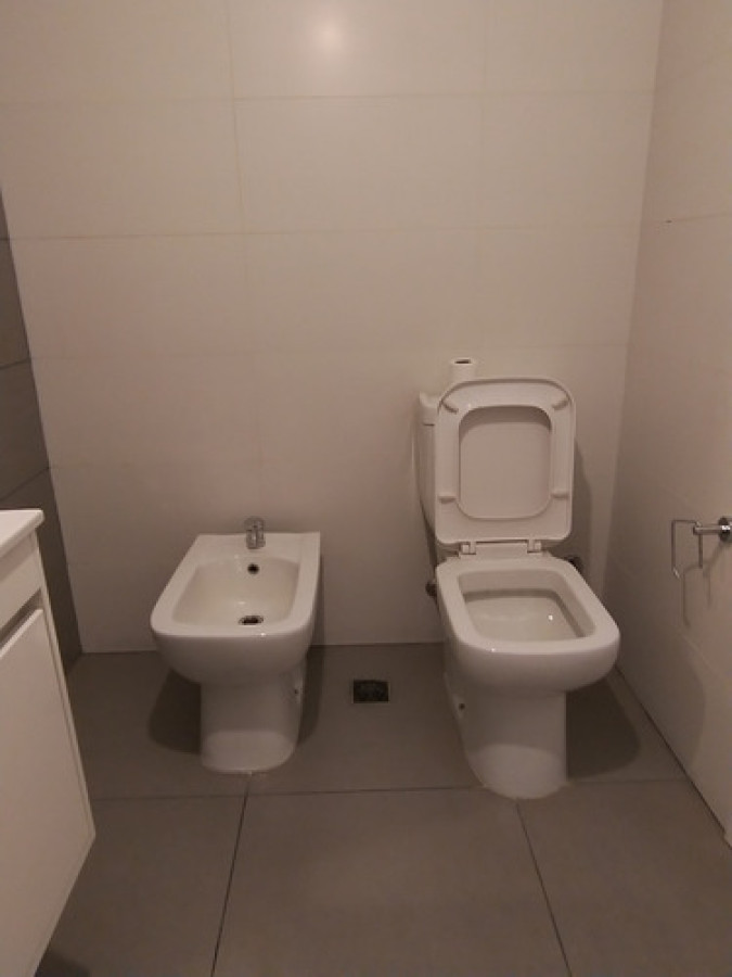 Apartamento ID.11338 - Alquiler De Moderno Apartamento 2dormitorios Con Cochera En El Centro