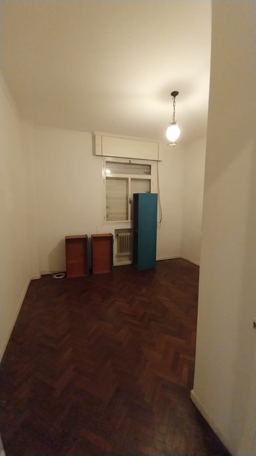Apartamento ID.1253 - En Alquiler Apartamento En Ciudad Vieja 2 Dormitorios Sobre Plaza Zabala