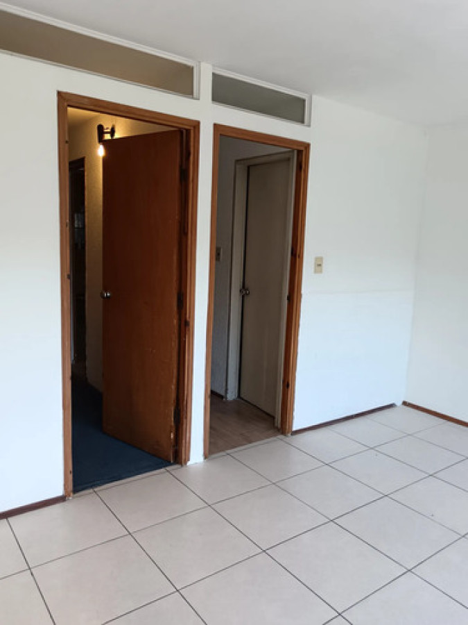 Apartamento ID.11933 - Monoambiente Al Frente Dividido Con Paredes De Yeso Ideal Oficina, Consultorio O Estudio.