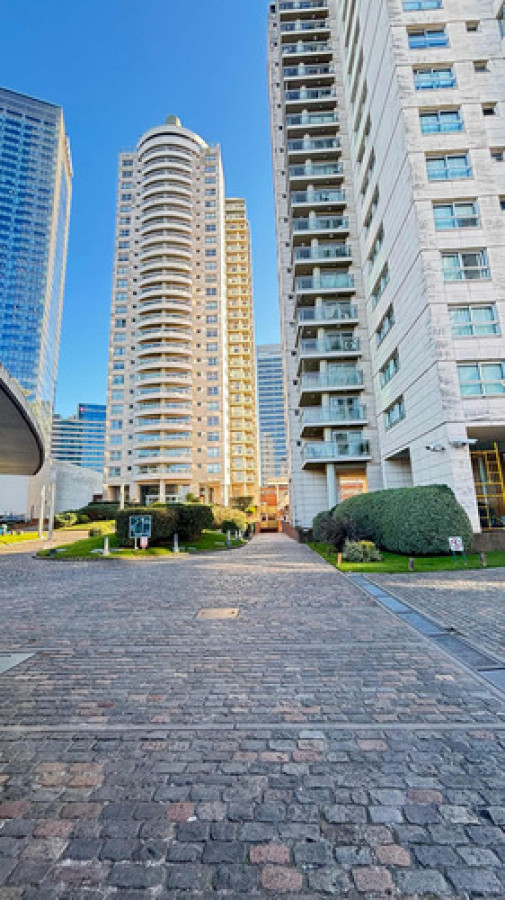 Apartamento ID.10072 - Alquiler Apartamento 3 Dormitorios Balcon Cochera Amoblado En Torres Náuticas Pocitos