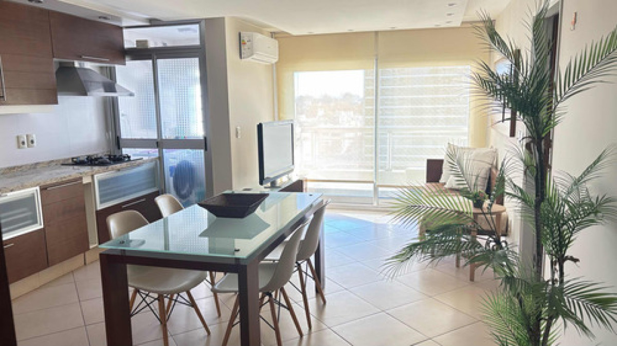 Apartamento ID.10072 - Alquiler Apartamento 3 Dormitorios Balcon Cochera Amoblado En Torres Náuticas Pocitos