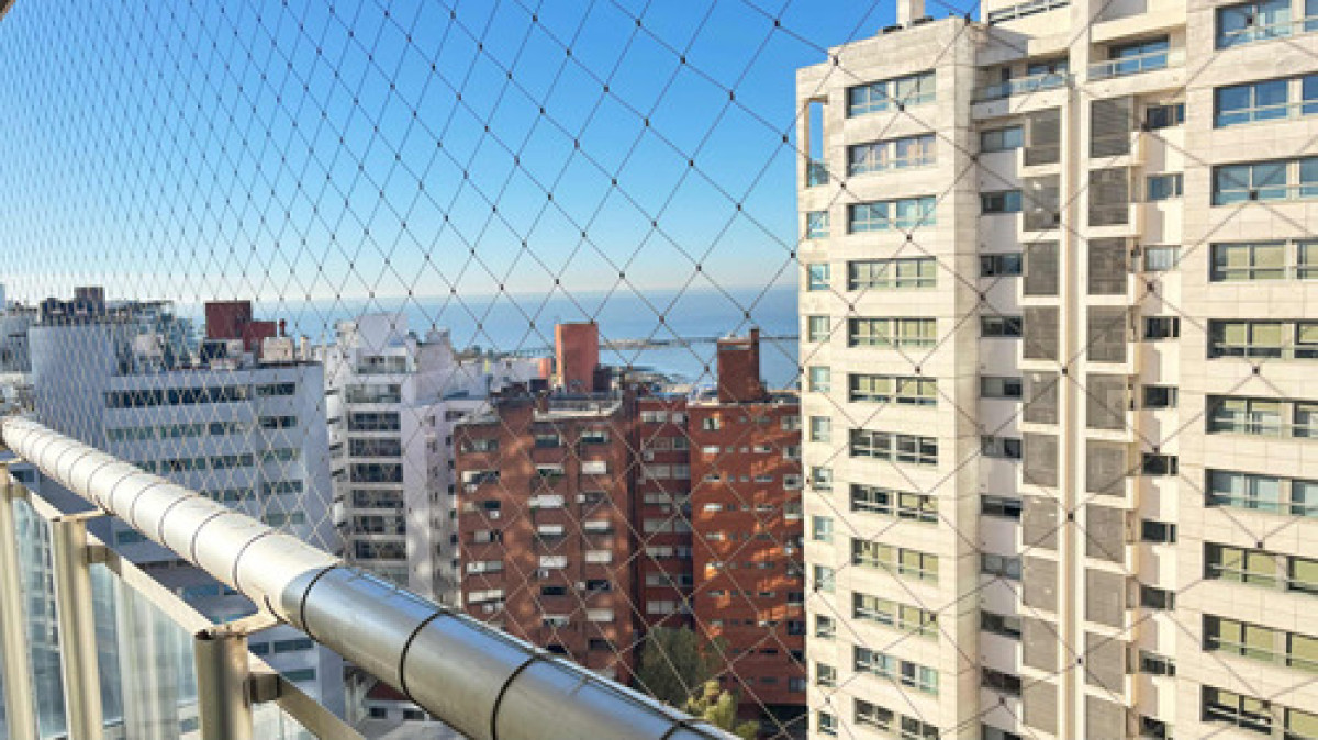 Apartamento ID.10072 - Alquiler Apartamento 3 Dormitorios Balcon Cochera Amoblado En Torres Náuticas Pocitos