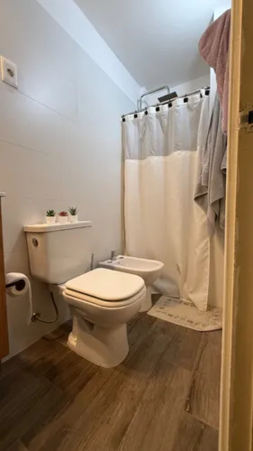 Apartamento ID.10096 - Alquiler Apartamento 2 Dormitorios Y Garage, Centro, Montevideo