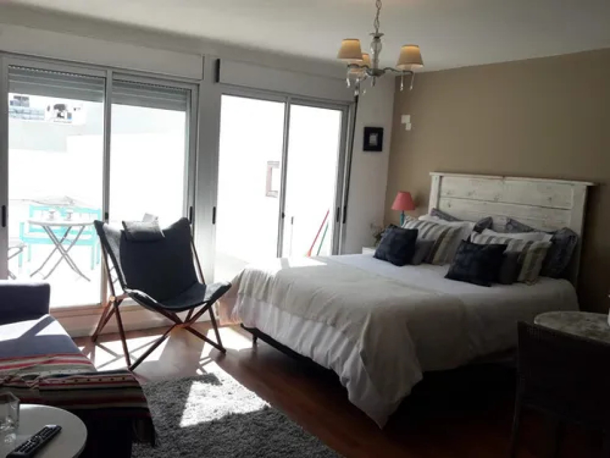 Apartamento ID.10104 - Alquiler Monoambiente Con Patio, Punta Carretas