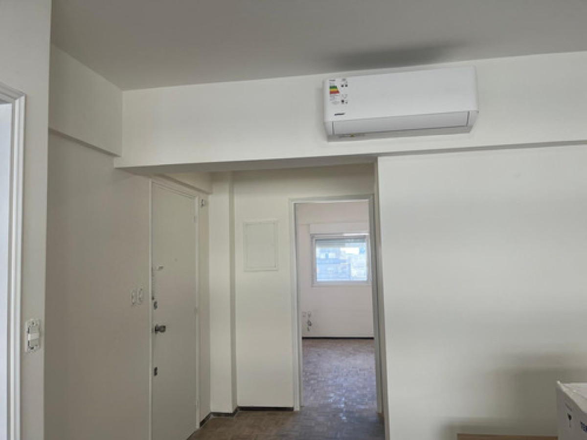 Apartamento ID.10112 - Alquiler Apartamento 1 Dormitorio Totalmente Refaccionado, Centro Montevideo