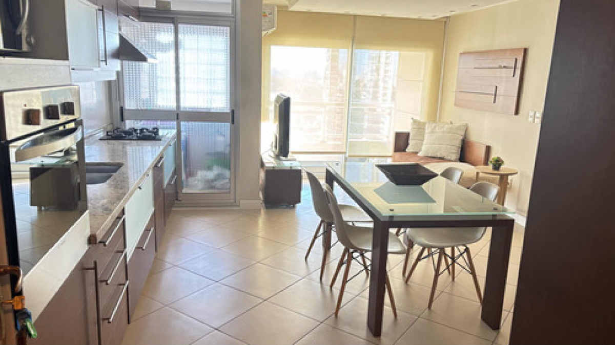 Apartamento ID.10121 - Alquiler Apartamento Amoblado 3 Dormitorios Cochera Pocitos