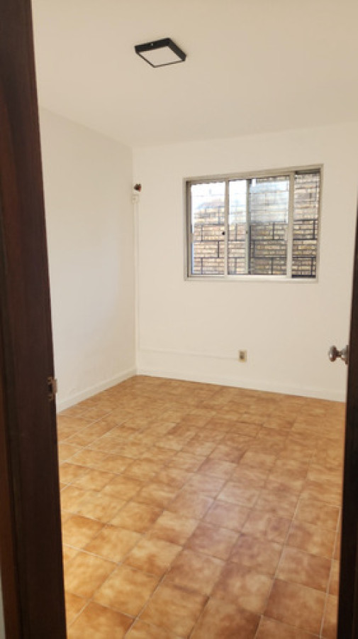 Apartamento ID.10166 - Alquiler Apartamento Tipo Casa De 2 Dormitorios En La Teja
