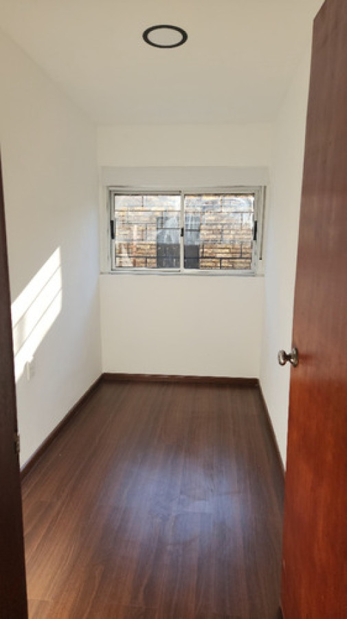 Apartamento ID.10166 - Alquiler Apartamento Tipo Casa De 2 Dormitorios En La Teja