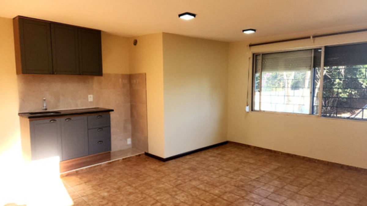 Apartamento ID.10166 - Alquiler Apartamento Tipo Casa De 2 Dormitorios En La Teja