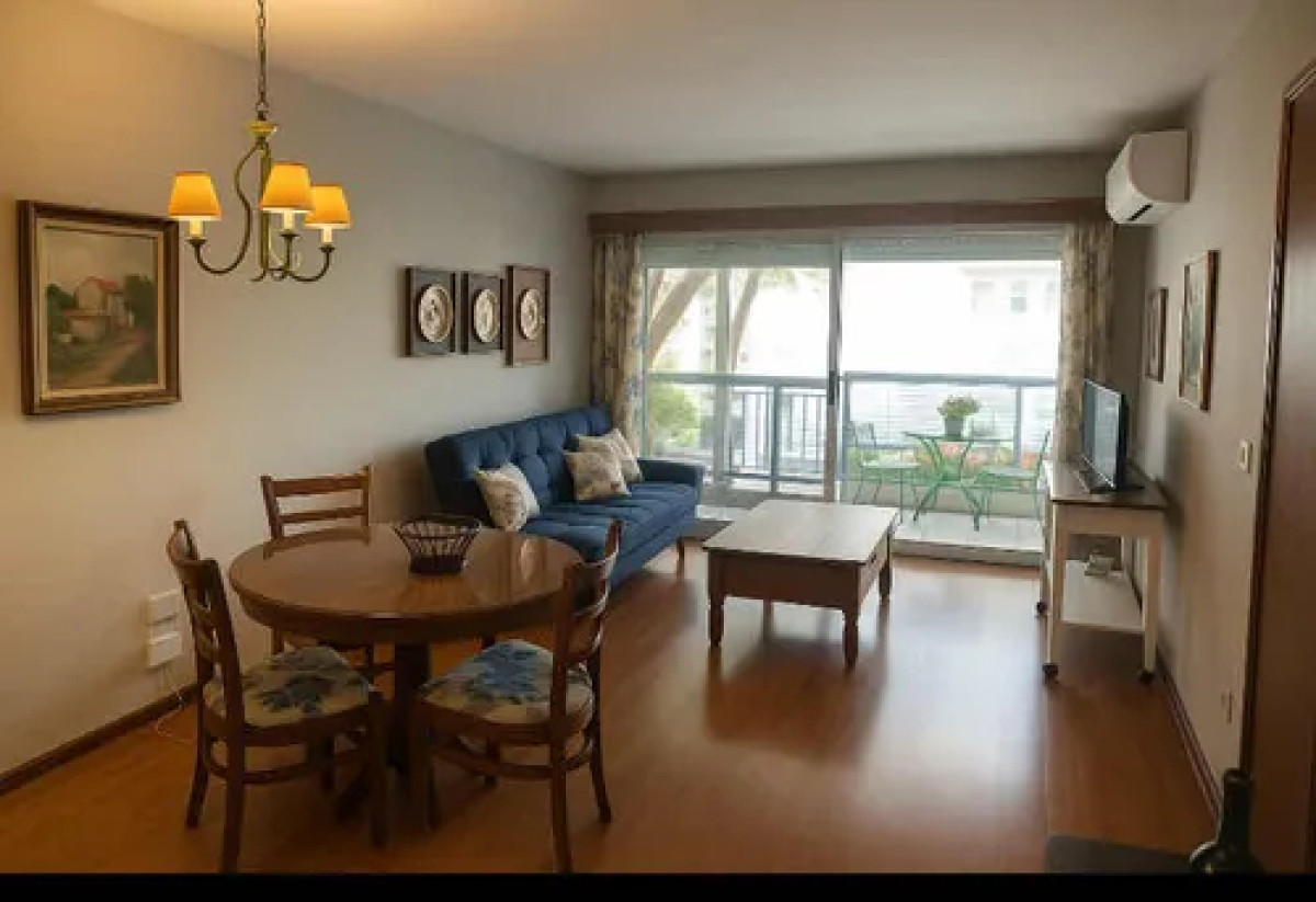 Apartamento ID.10239 - Alquiler  Apartamento Amueblado 1 Dormitorio Punta Carretas