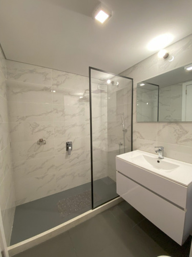 Apartamento ID.10247 - Hermoso Apartamento De 2 Dorm Con Garaje Y Balcón 