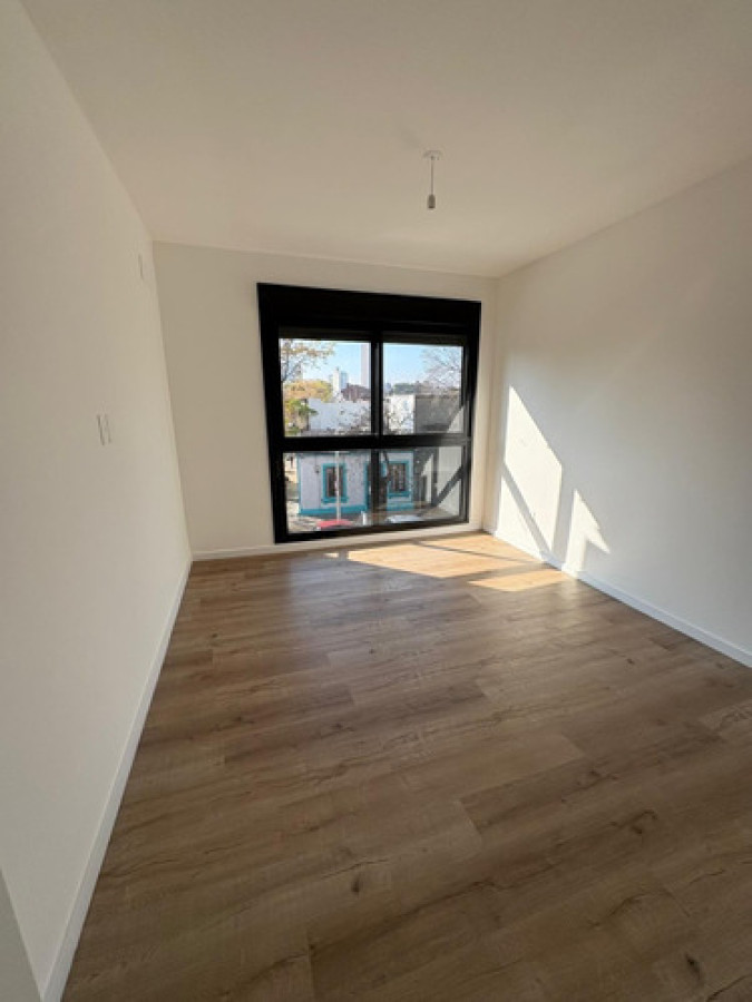 Apartamento ID.10307 - Alquiler Apartamento 1 Dormitorio Y Terraza En Tres Cruces