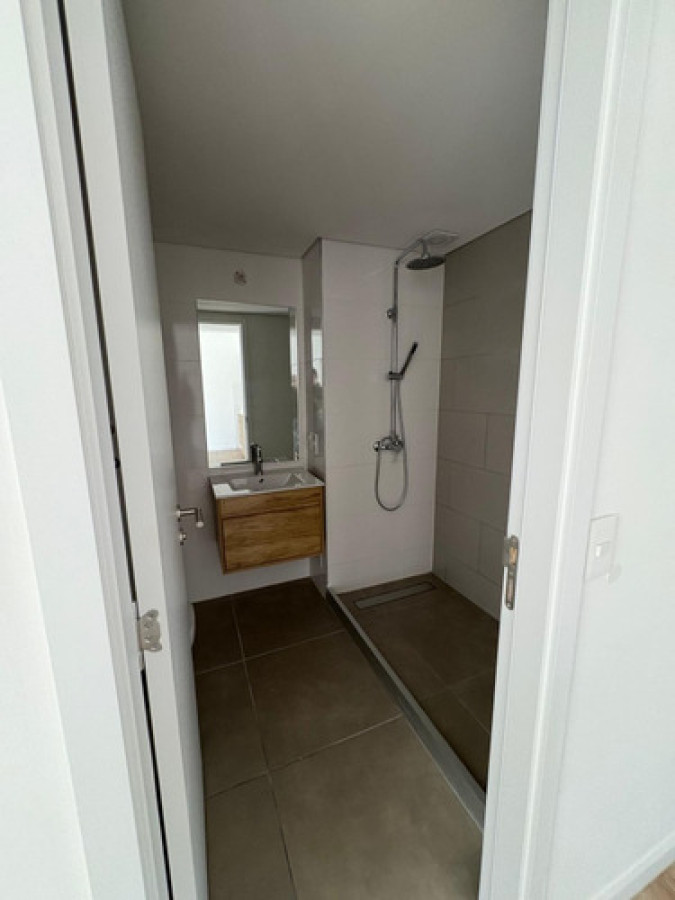 Apartamento ID.10307 - Alquiler Apartamento 1 Dormitorio Y Terraza En Tres Cruces