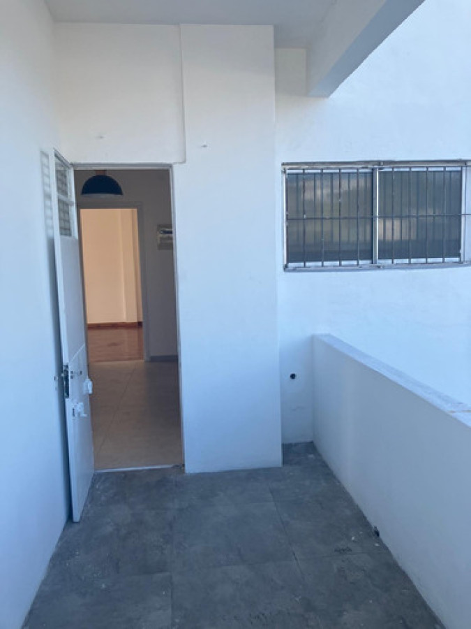 Apartamento ID.10625 - Apartamento al Frente: 2 Dormitorios, 2 Baños Y Balcón en La Blanqueada