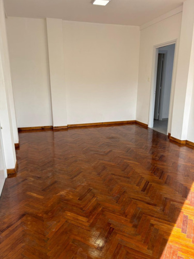 Apartamento ID.10625 - Apartamento al Frente: 2 Dormitorios, 2 Baños Y Balcón en La Blanqueada