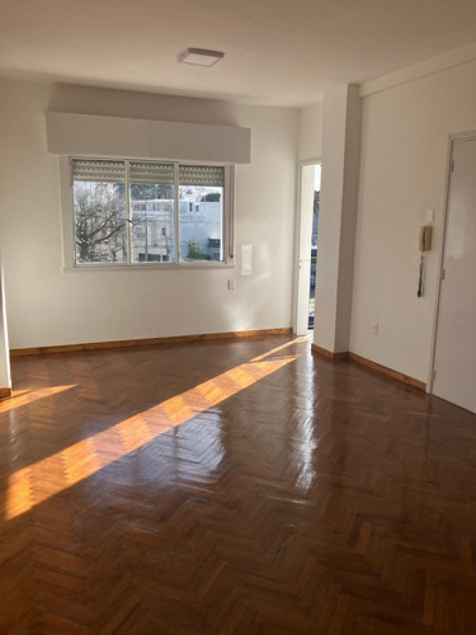 Apartamento ID.10625 - Apartamento al Frente: 2 Dormitorios, 2 Baños Y Balcón en La Blanqueada