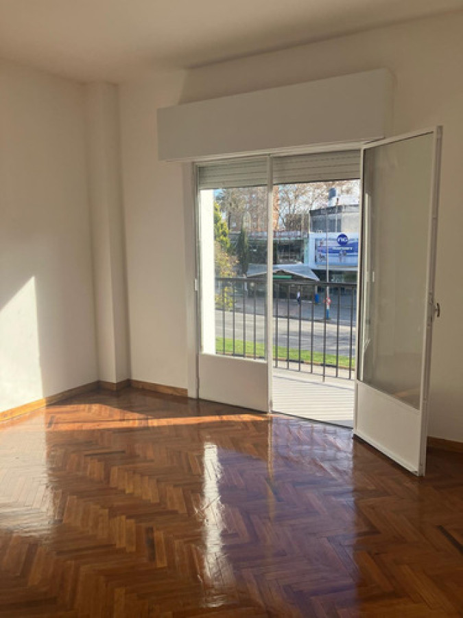 Apartamento ID.10625 - Apartamento al Frente: 2 Dormitorios, 2 Baños Y Balcón en La Blanqueada