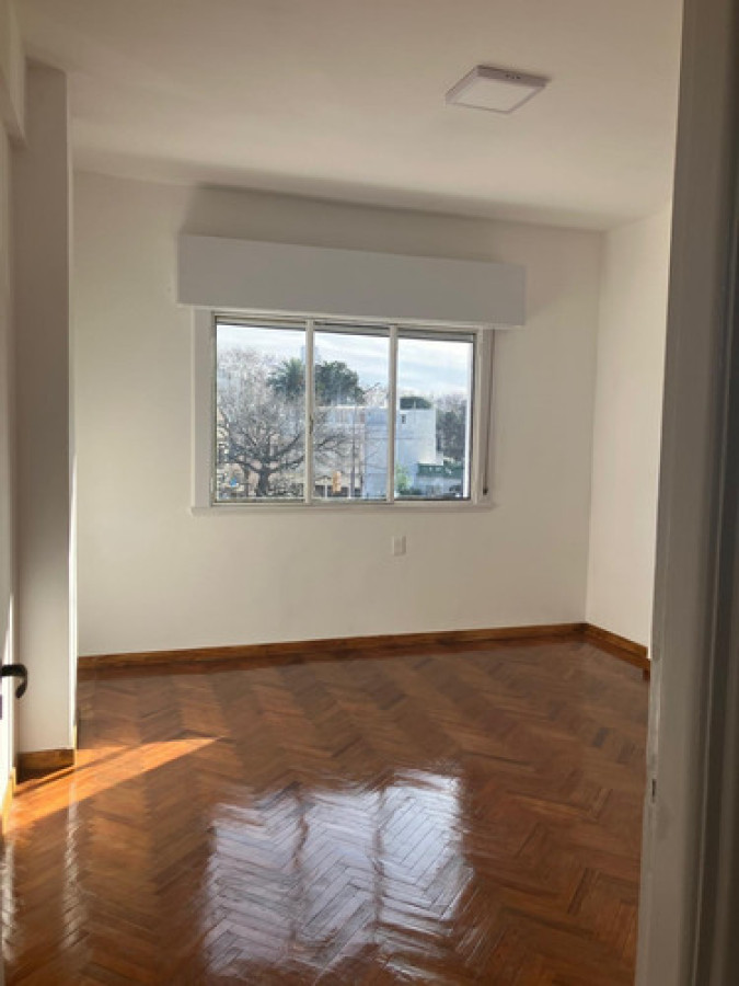 Apartamento ID.10625 - Apartamento al Frente: 2 Dormitorios, 2 Baños Y Balcón en La Blanqueada