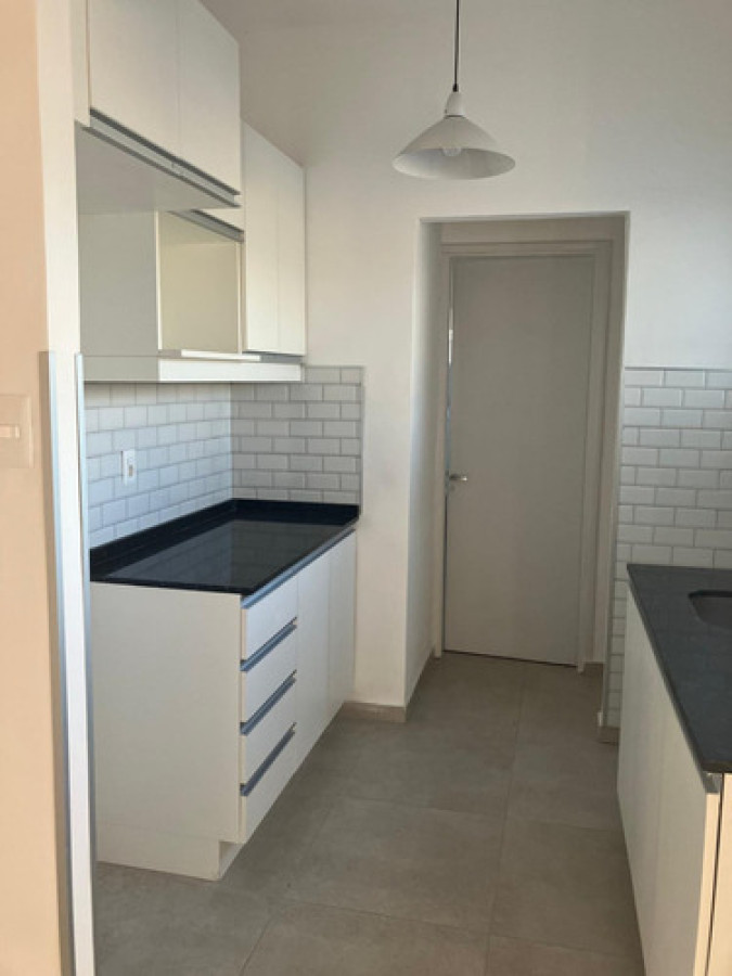 Apartamento ID.10625 - Apartamento al Frente: 2 Dormitorios, 2 Baños Y Balcón en La Blanqueada