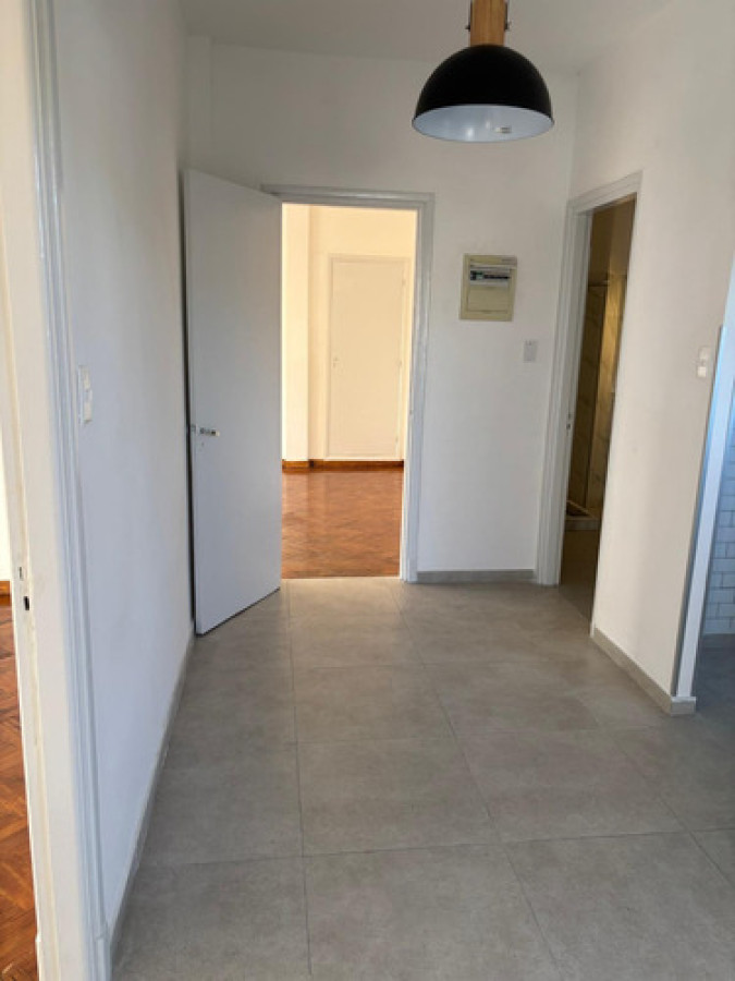 Apartamento ID.10625 - Apartamento al Frente: 2 Dormitorios, 2 Baños Y Balcón en La Blanqueada