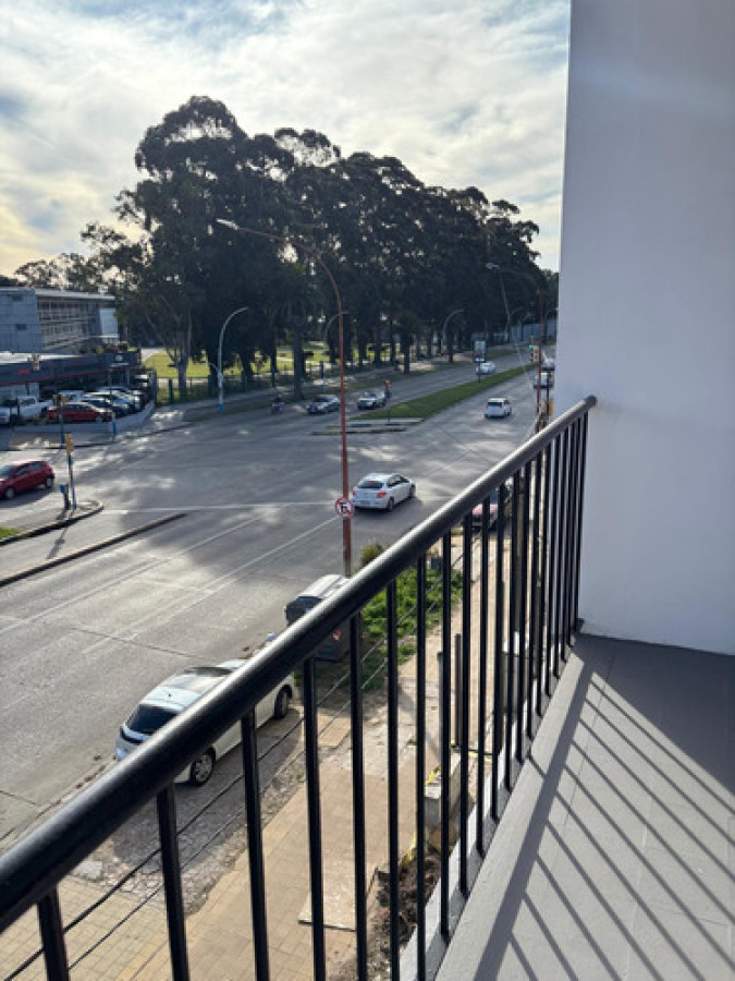 Apartamento ID.10625 - Apartamento al Frente: 2 Dormitorios, 2 Baños Y Balcón en La Blanqueada