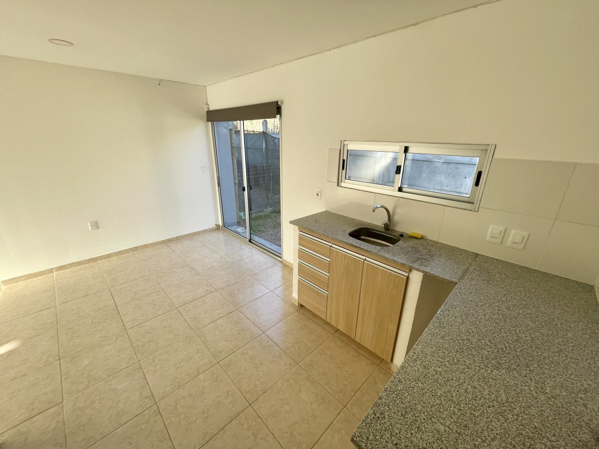 Apartamento ID.10656 - Alquiler Duplex 2 Dormitorios Balcón Cochera En Malvín Norte