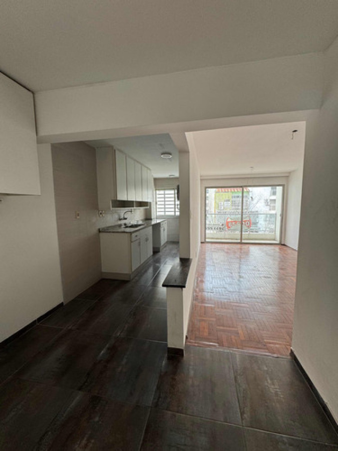 Apartamento ID.10738 - Hermoso Apartamento De 2 Dorm Con Balcon