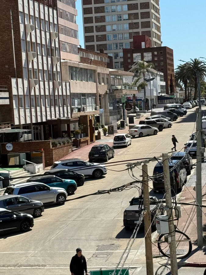 Apartamento ID.10850 - Hermoso Apartamento De 2 Dorm Con Balcon En Punta Del Este con Cochera