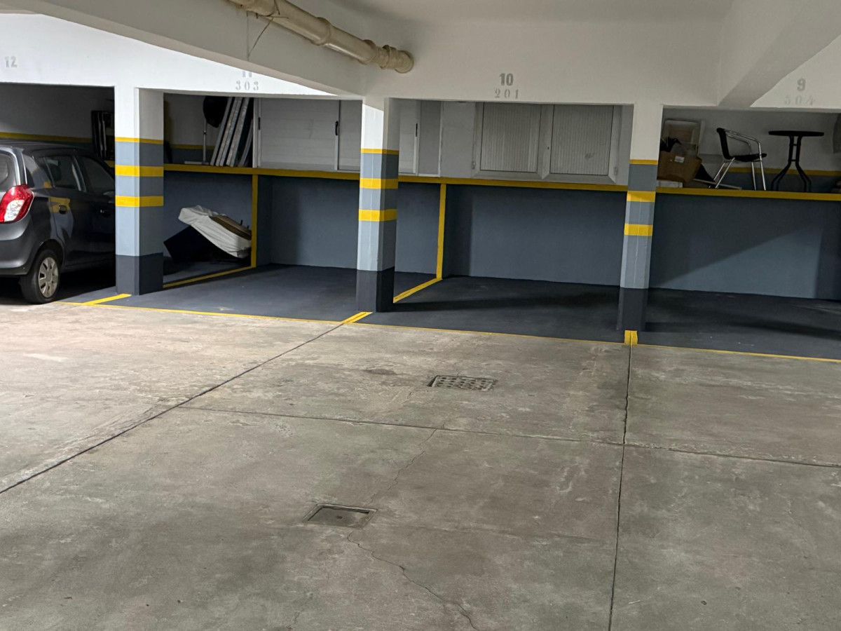 Apartamento ID.10850 - Hermoso Apartamento De 2 Dorm Con Balcon En Punta Del Este con Cochera