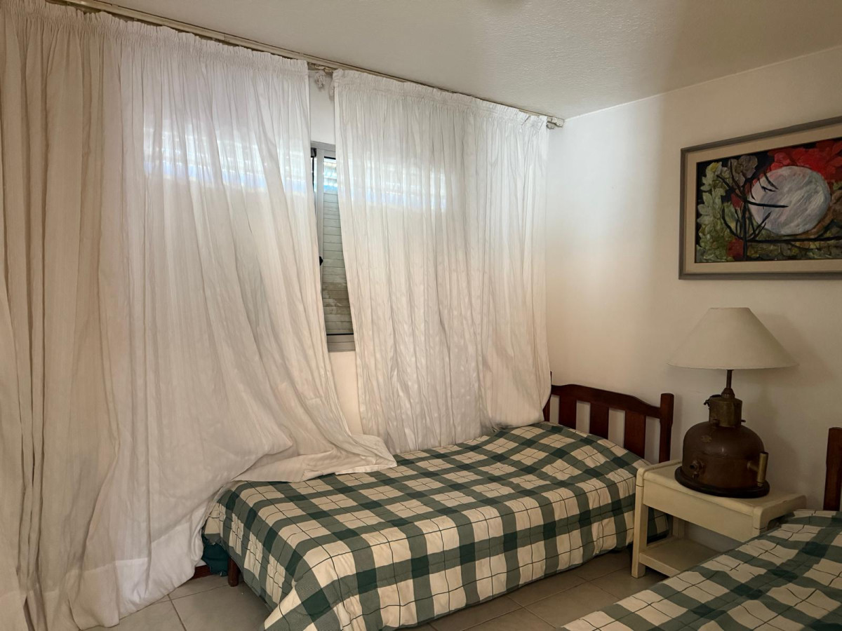 Apartamento ID.10850 - Hermoso Apartamento De 2 Dorm Con Balcon En Punta Del Este con Cochera