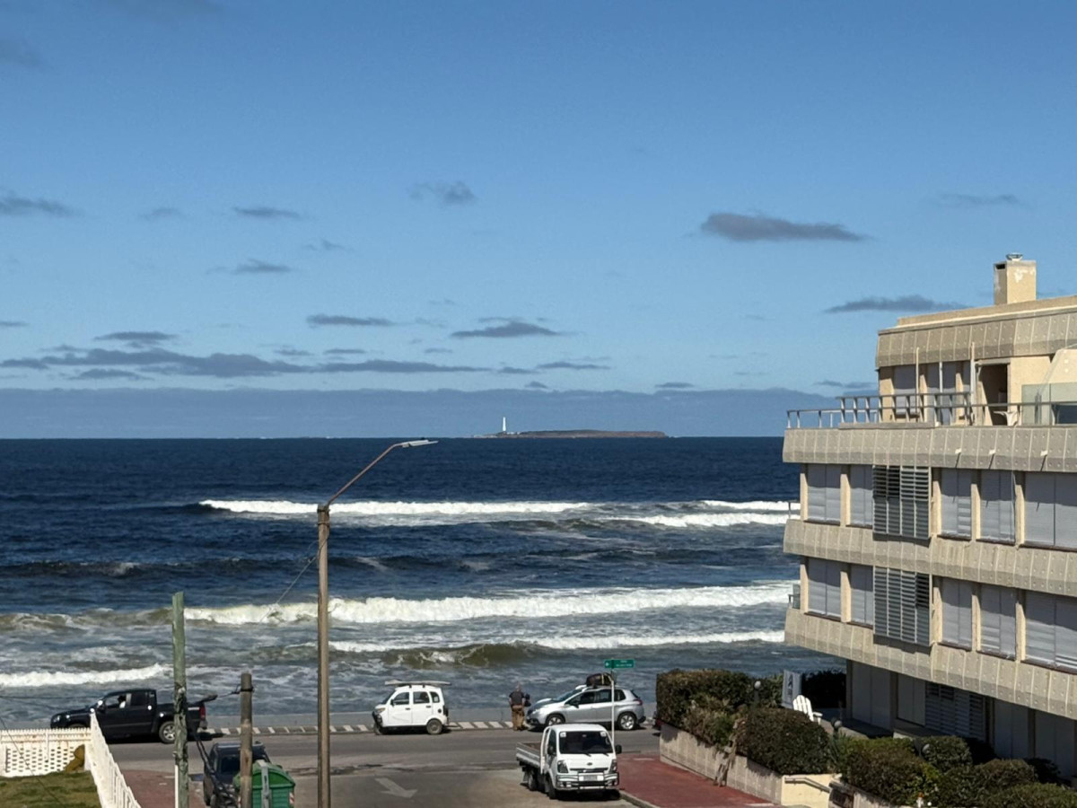 Apartamento ID.10857 - Venta Apartamento 2 Dormitorios Amoblado Cochera En Punta Del Este