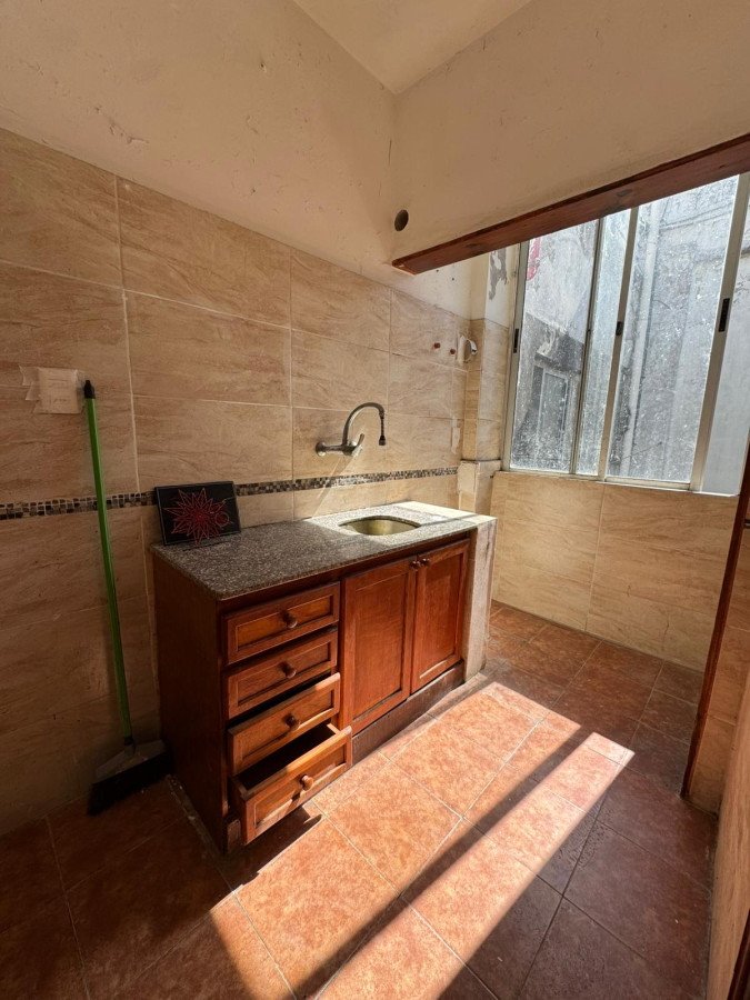 Apartamento ID.11295 - Alquiler Apartamento Muy Luminoso 2 Dormitorios Ciudad Vieja