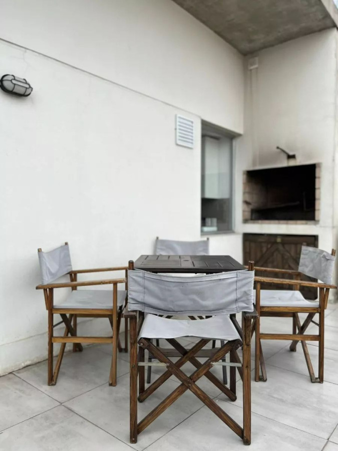 Apartamento ID.11312 - Alquiler De Apartamento 2 dormitorios Terraza Amplia Con Parrillero Individual Impecable En Tres Cruces