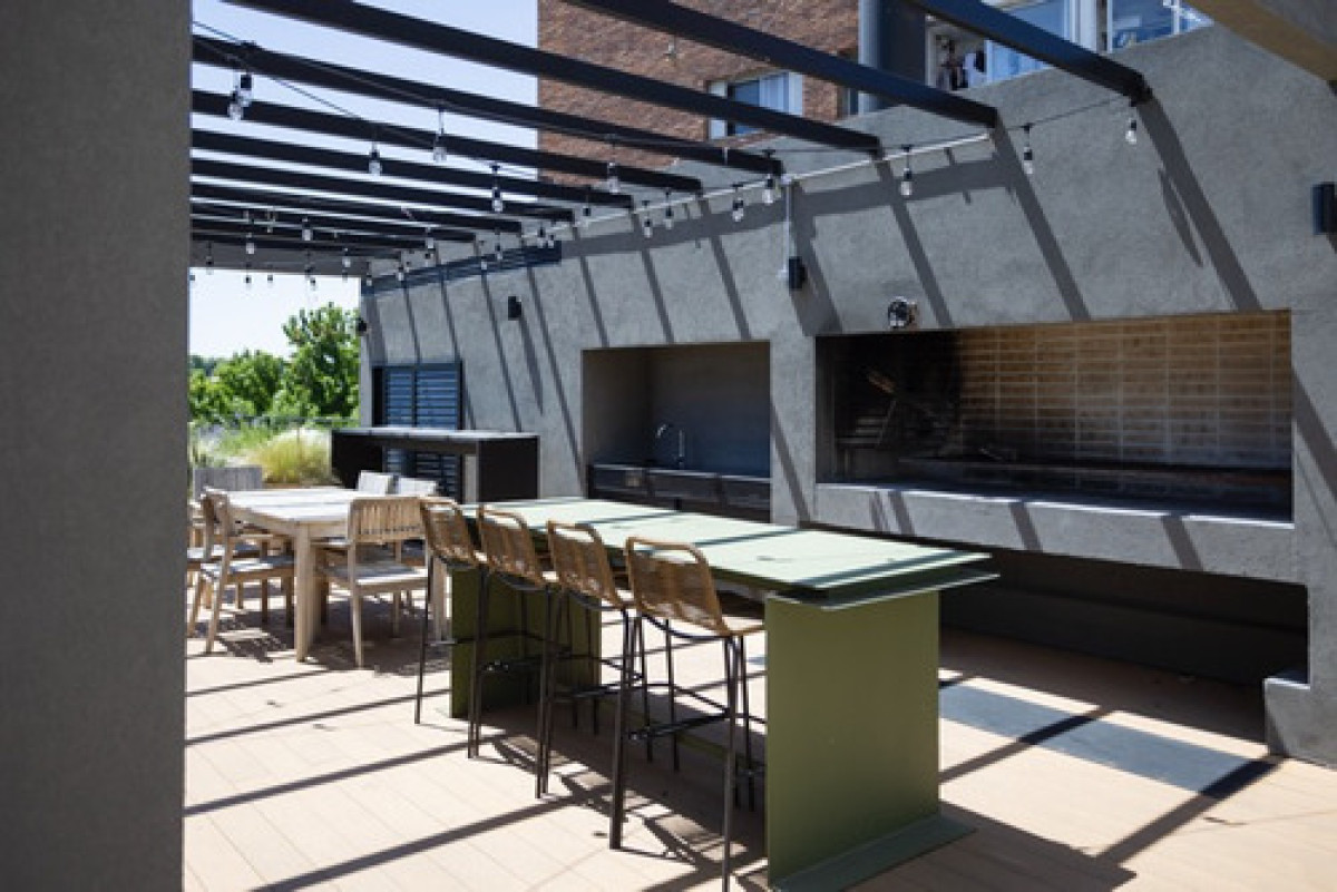 Apartamento ID.11431 - Alquiler De Apartamento 1 Dormitorio Con Terraza Y Balcón, Cochera, Impecable, En La Blanqueada.