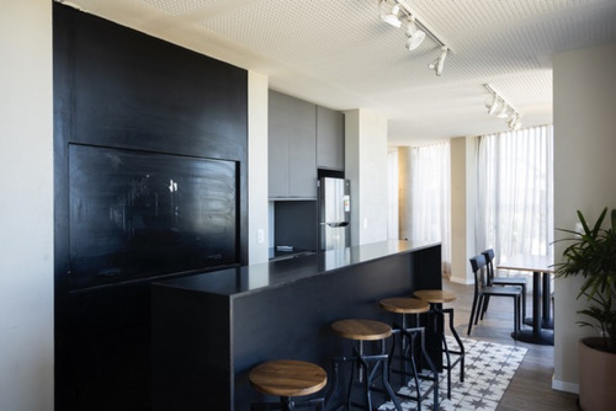 Apartamento ID.11431 - Alquiler De Apartamento 1 Dormitorio Con Terraza Y Balcón, Cochera, Impecable, En La Blanqueada.