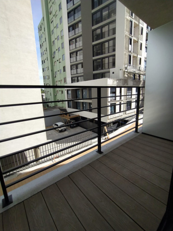 Apartamento ID.11431 - Alquiler De Apartamento 1 Dormitorio Con Terraza Y Balcón, Cochera, Impecable, En La Blanqueada.