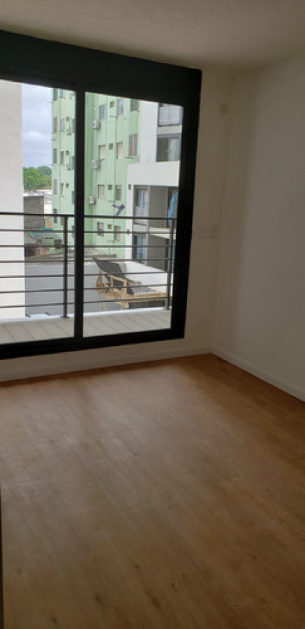 Apartamento ID.11431 - Alquiler De Apartamento 1 Dormitorio Con Terraza Y Balcón, Cochera, Impecable, En La Blanqueada.