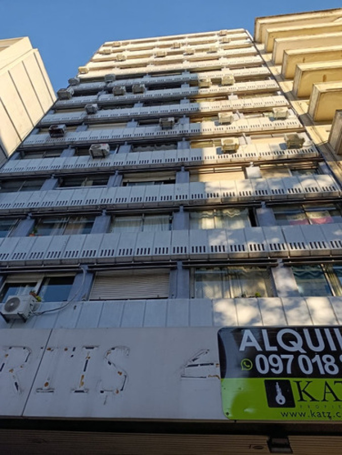 Apartamento ID.12230 - Alquiler O Venta De Monoambiente Sobre 18 De Julio En Cordón