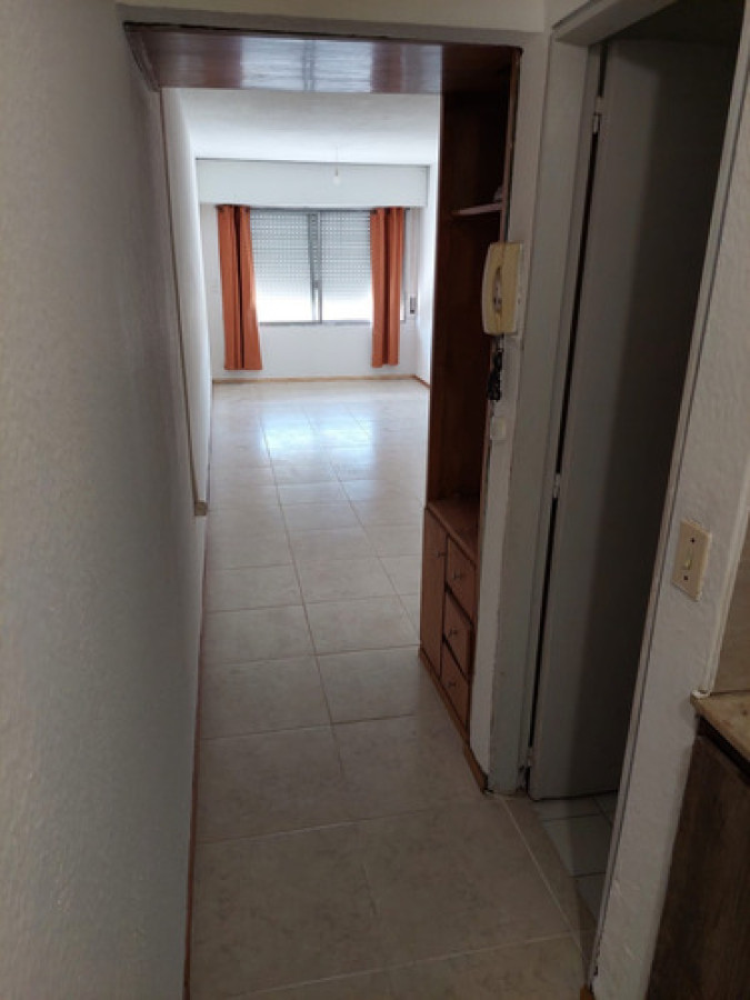 Apartamento ID.12230 - Alquiler O Venta De Monoambiente Sobre 18 De Julio En Cordón