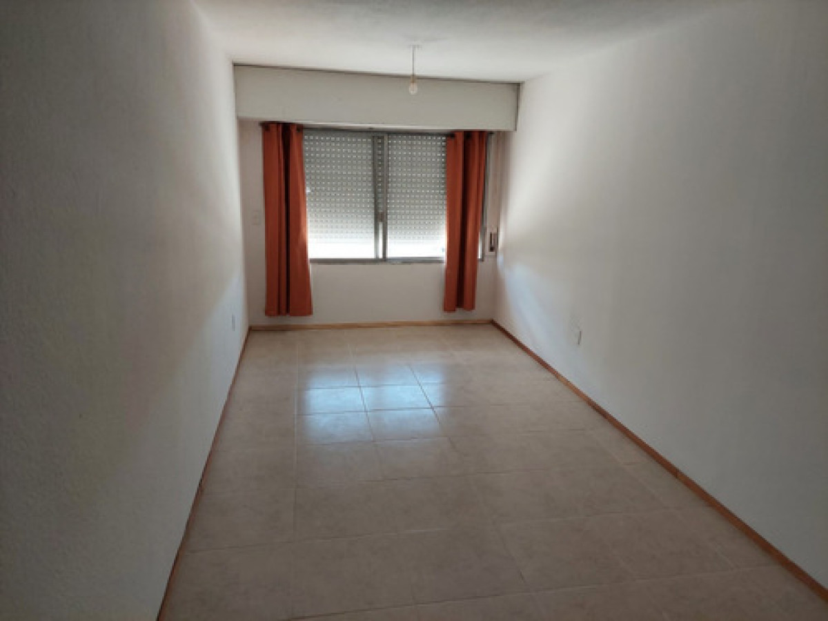 Apartamento ID.12230 - Alquiler O Venta De Monoambiente Sobre 18 De Julio En Cordón