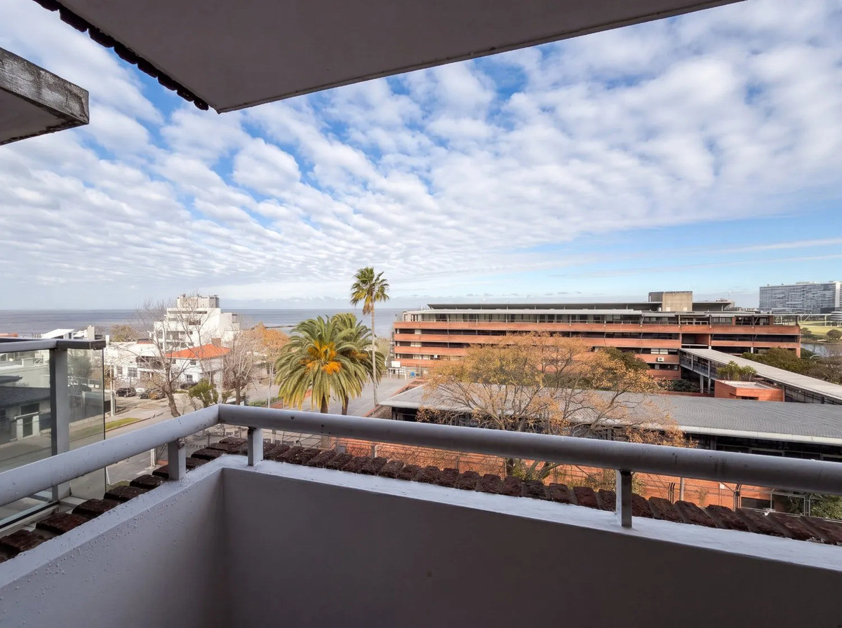 Apartamento ID.12669 - Alquiler Penthouse 2 Dormitorios Puerto Buceo Terraza Parrillero Piscina