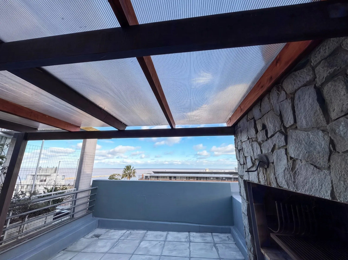 Apartamento ID.12669 - Alquiler Penthouse 2 Dormitorios Puerto Buceo Terraza Parrillero Piscina
