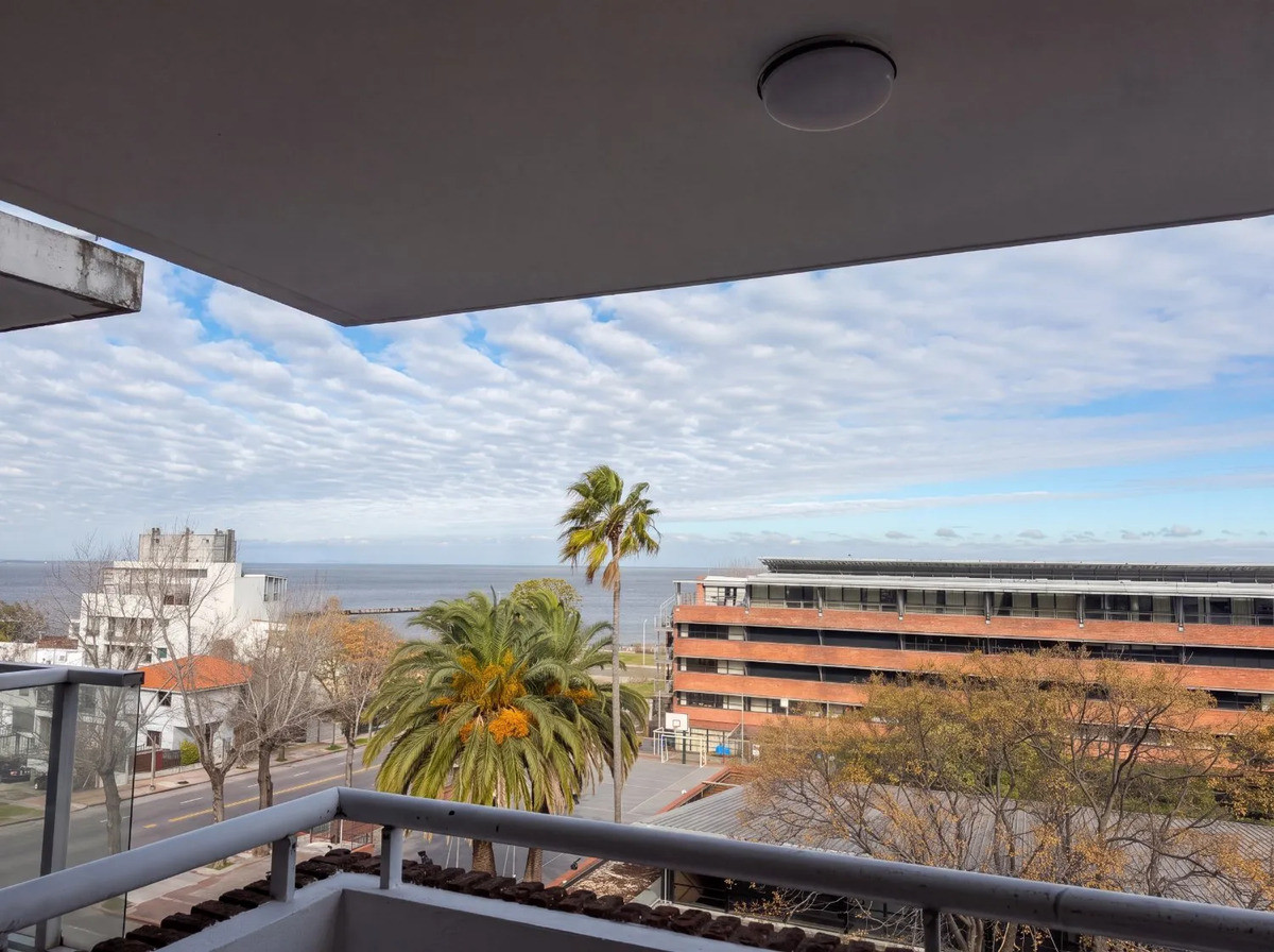 Apartamento ID.12669 - Alquiler Penthouse 2 Dormitorios Puerto Buceo Terraza Parrillero Piscina