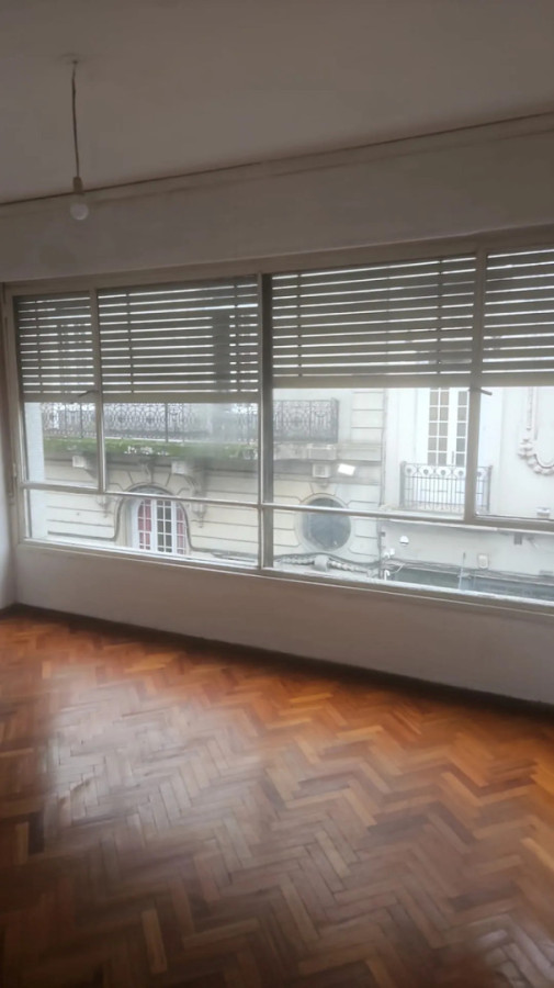 Apartamento ID.12897 - Alquiler Apartamento De 1 Dormitorio Al Frente A Metros Del Teatro Solís En Ciudad Vieja
