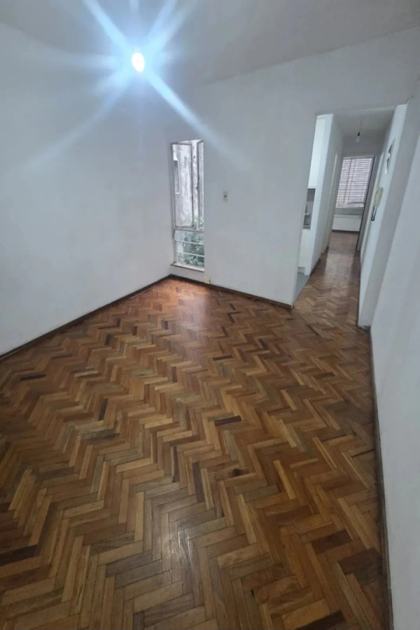 Apartamento ID.12897 - Alquiler Apartamento De 1 Dormitorio Al Frente A Metros Del Teatro Solís En Ciudad Vieja