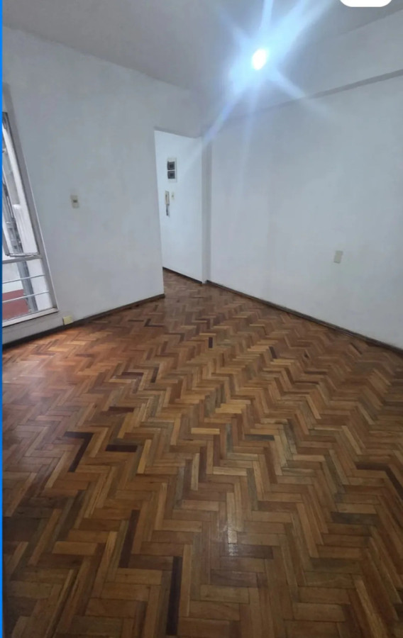 Apartamento ID.12897 - Alquiler Apartamento De 1 Dormitorio Al Frente A Metros Del Teatro Solís En Ciudad Vieja